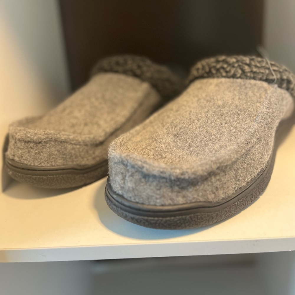 Men’s dearfoam bedroom shoes